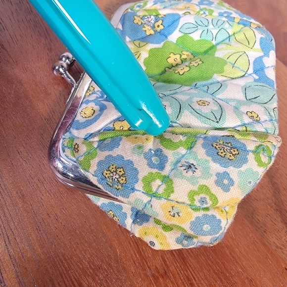 Vera Brandly English Meadow Floral Quilted Count Purse Small Kiss Lick Bag - Picture 9 of 16